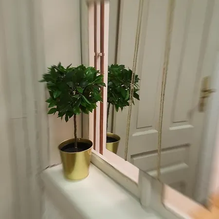 Base Apartment *